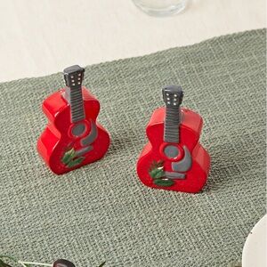 NIB Dolly Parton Small Town Guitar Salt & Pepper Set